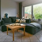 Under De Diek 7 *